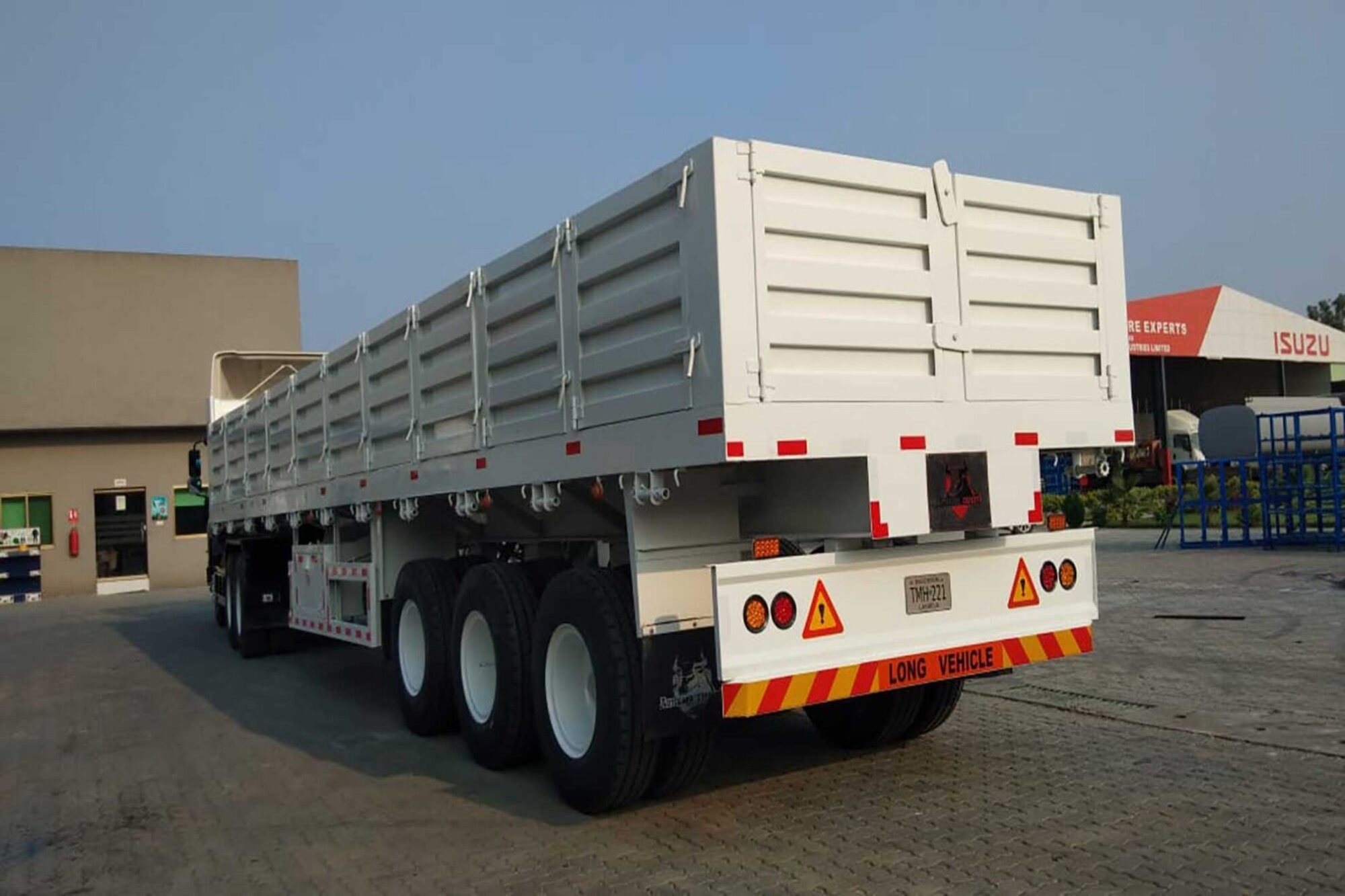 Full Body Cargo Truck