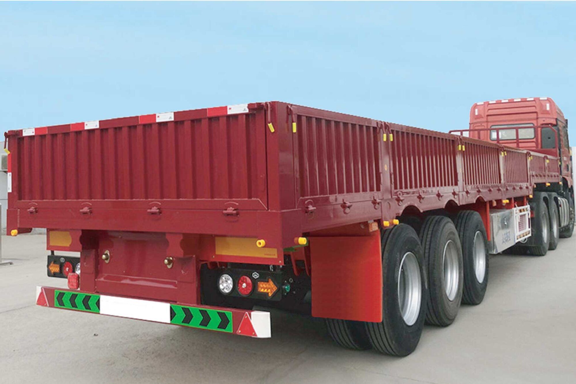 Half Body Cargo Truck